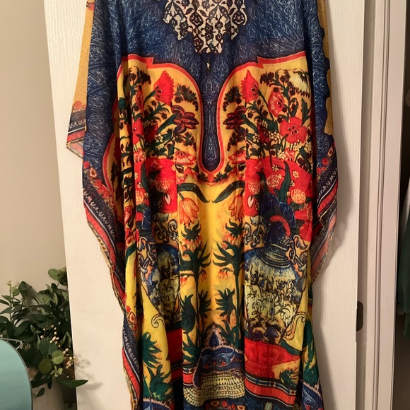 Beach coverup - Picture 3 of 3